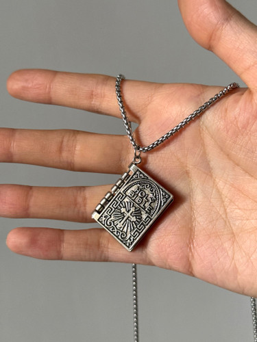 گردنبند صلیب کتابی